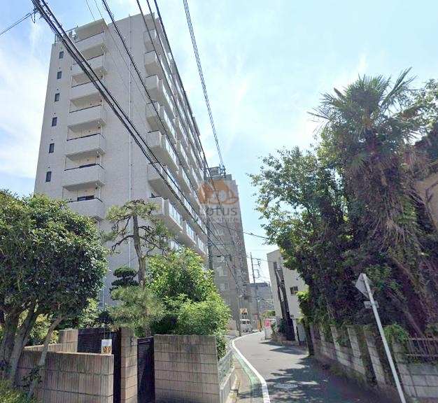 ビユーコート金町外観２｜ビユーコート金町の南側は第二種低層住居専用地域であり、南側には戸建てやアパートなどが建ち並ぶエリアです。