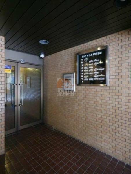 ライオンスマンション鉄砲洲第三オートロック｜エントランスにはオートロックが設置されており、安心して利用することができます。