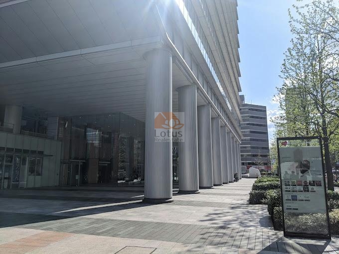 トルナーレ日本橋浜町外観２｜オフィスやスーパー、飲食店などのテナントも入った複合型レジデンスです。