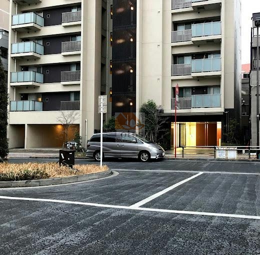 クリオ西小山外観３｜エントランス前には西小山駅前ロータリー・タクシー乗り場があります。エントランスはオートロック完備となっており、セキュリティ面でも安心です。