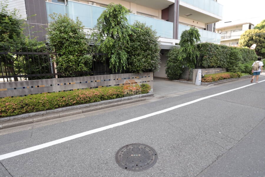 ブリリア関町北エントランス1