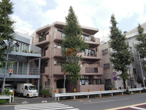 目白台芙蓉ハイツ外観｜目白台芙蓉ハイツは、1984年（昭和59年） 6月に建てられた4階建てのマンションです。エレベーターが設置されています。