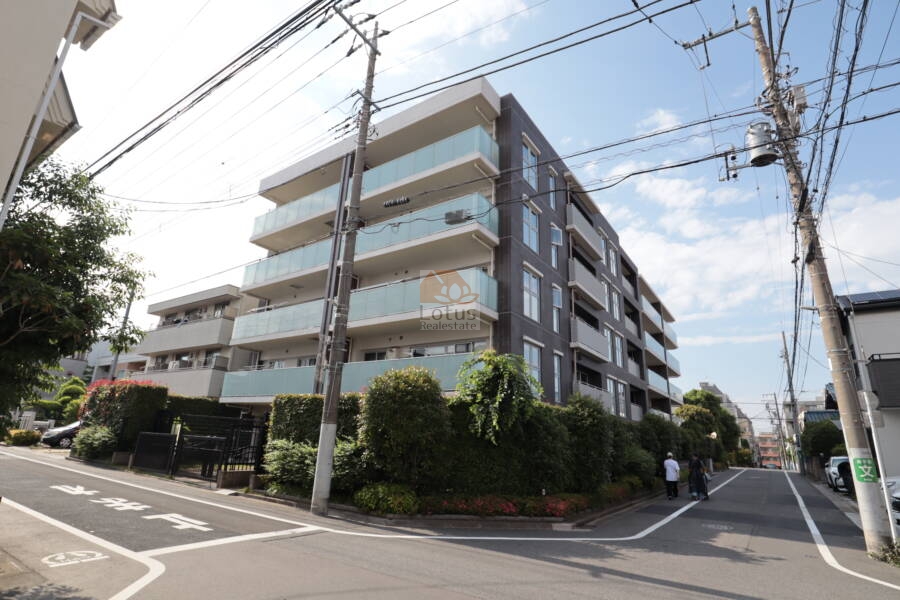 ブリリア関町北外観1｜ブリリア関町北は、2006年（平成18年）12月に建てられた5階建てのマンションです。