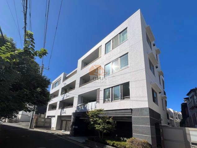 Ｄ’クラディア中野桃園外観１｜D’クラディア中野桃園は、2006年（平成18年） 7月に建てられた4階建てのマンションです。