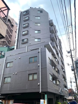 モンテベルデ千駄木外観１｜モンテベルデ千駄木は、濃いグレーのシックな色合いで、モダンで落ち着いたデザインの10階建てです。