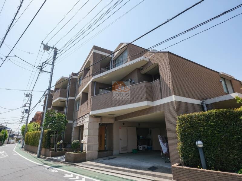 ファミールグラン小日向外観１｜ファミールグラン小日向は3階建の低層マンションです。