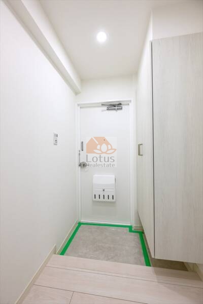 ディアプラザ根津406の玄関