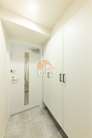 モリス千住曙町1103の玄関