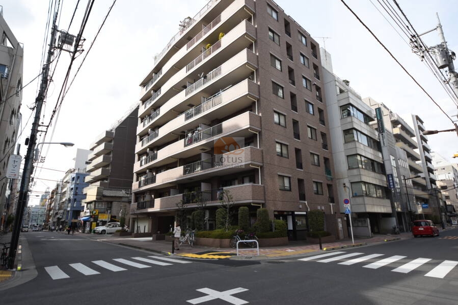 ライオンズプラザ蔵前外観共用部1｜ライオンズプラザ蔵前は、平成9年築、11階建てのマンションです。