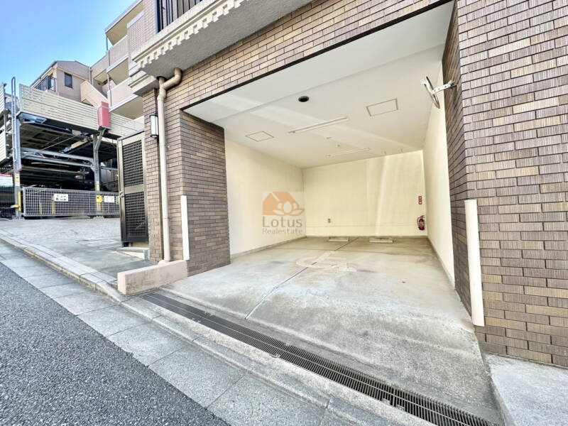 ナイスエスアリーナ上池台駐車場