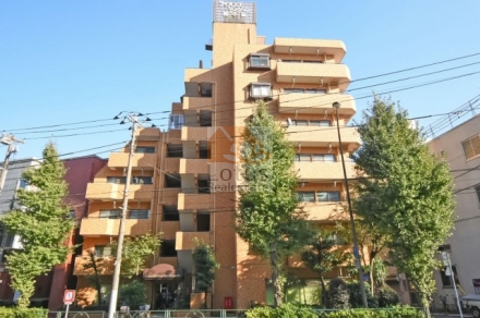 ライオンズマンション西中延外観１｜ライオンズマンション西中延は、中原街道沿いに立つレンガ調タイル張りの7階建マンションで、植栽が通り沿いに整えられています。