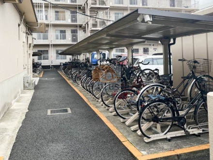 コープ野村東六郷駐輪場