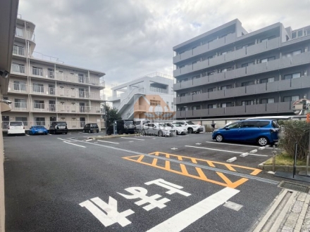 コープ野村東六郷駐車場