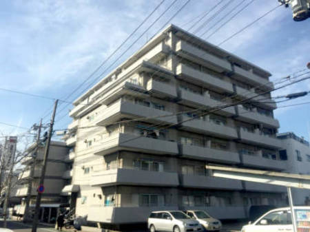 プラムハイツは昭和49年築、7階建てのマンションです。東武亀戸線「小村井」駅から徒歩7分です。周辺は閑静な住環境です。