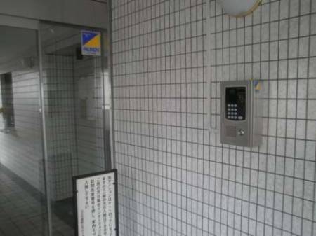 コスモ金町ピアパークエントランス｜オートロック付きで安心です。