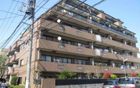落合南長崎サニーコート_外観1｜落合南長崎サニーコートは6階建てのマンションです。信頼の間組（大手ゼネコン）施工です。落合南長崎サニーコートのエントランスはオートロックが設置されており、セキュリティ面でも安心感を提供しています。