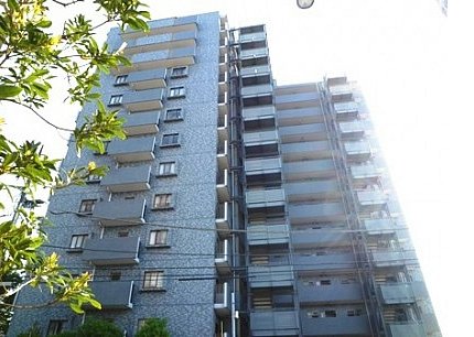 四つ木パーク・ホームズ_外観1｜四つ木パークホームズは、平成6年に建てられ、外壁にはタイルが使用されています。総戸数は90戸であり、住戸の数も適度な規模感を持っています。